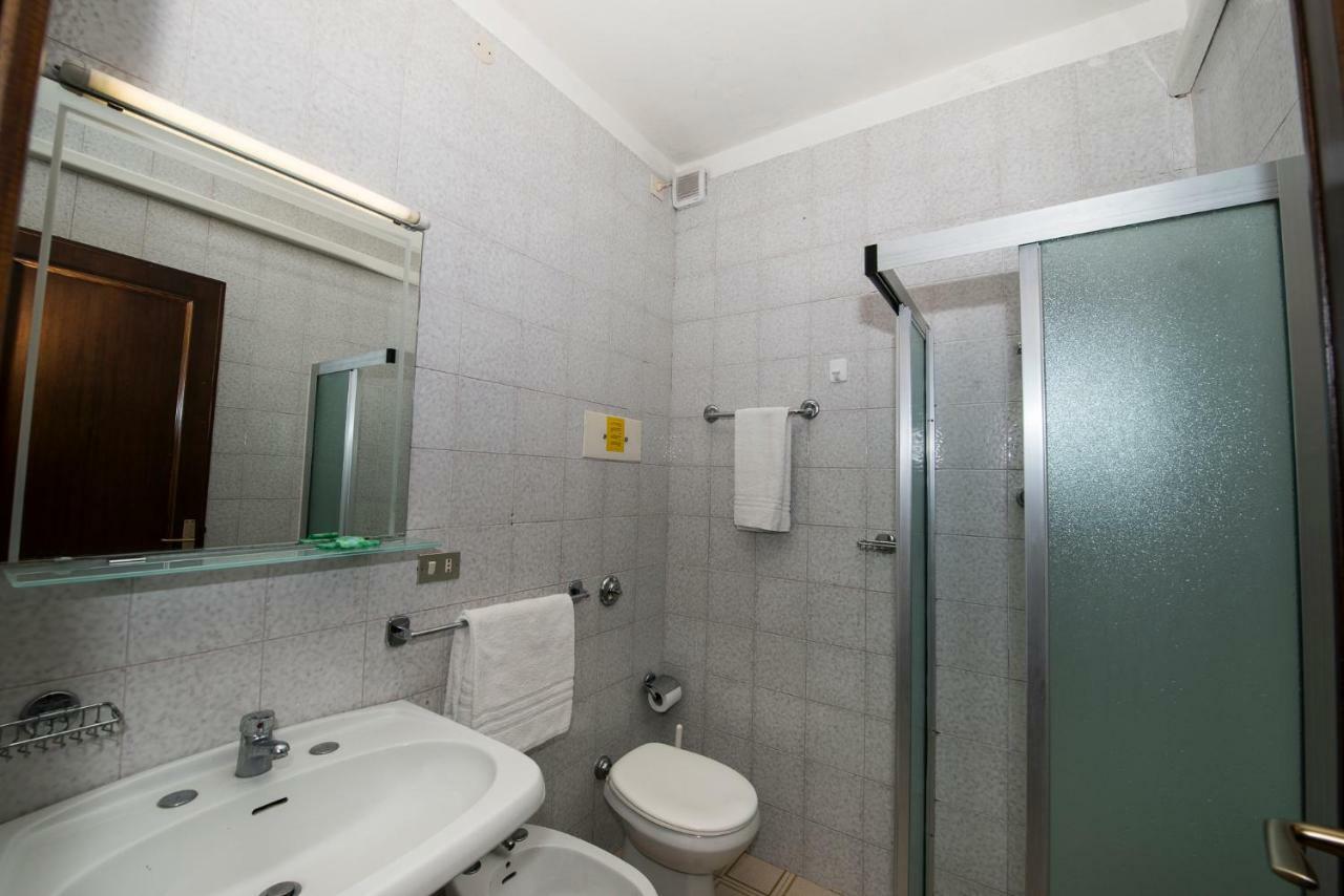 Appartamenti Gianni Torri Del Benaco Room photo